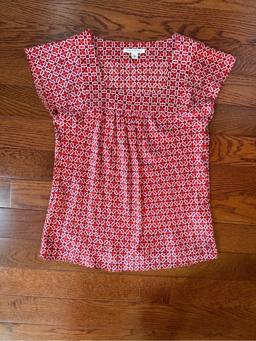 Banana Republic Red and White Geometric Short Sleeve Blouse